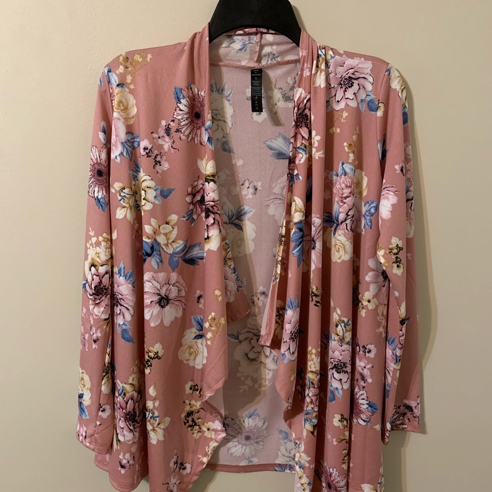 RAGS & COUTURE Opened Front Cover Up size Small